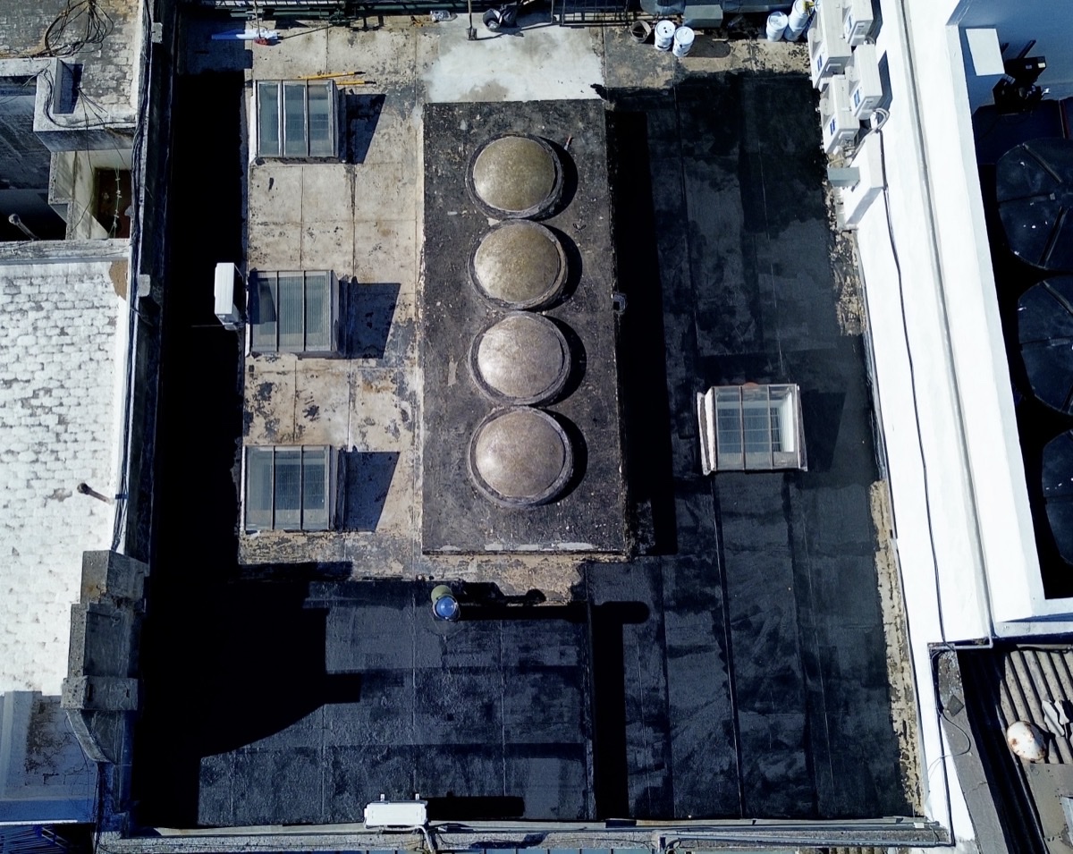 Detalle aéreo del estado de techo antes de impermeabilizar