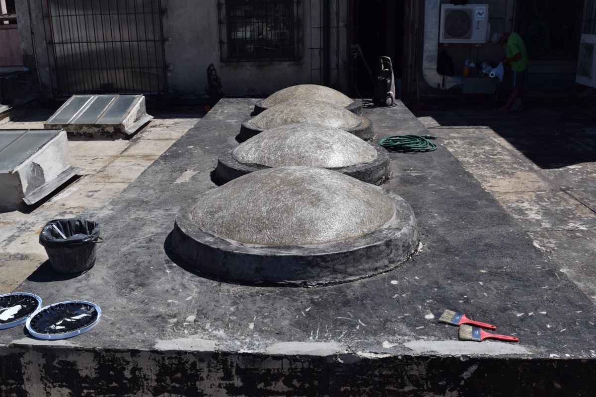 Claraboyas antes del tratamiento de impermeabilización