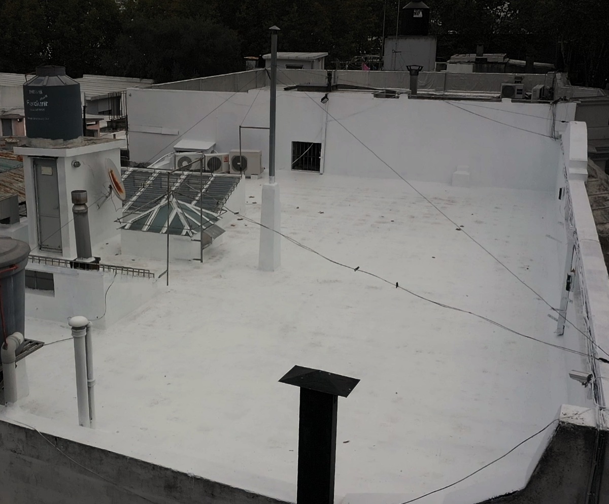 Techo terminado con impermeabilización visto desde arriba